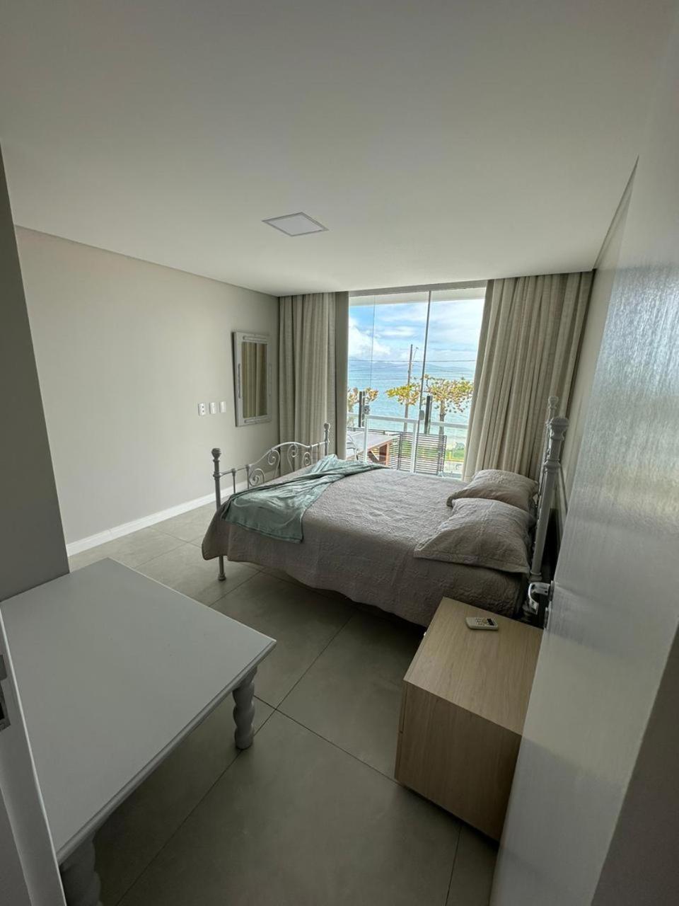 Apartamento Frente Mar Na Baia De Porto Belo Dış mekan fotoğraf